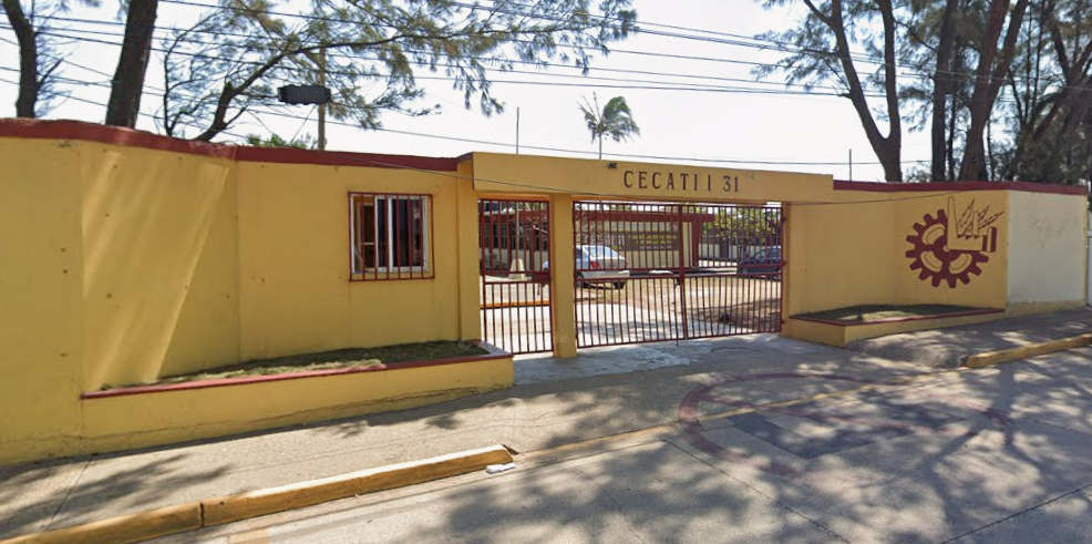 Acceso principal del plantel